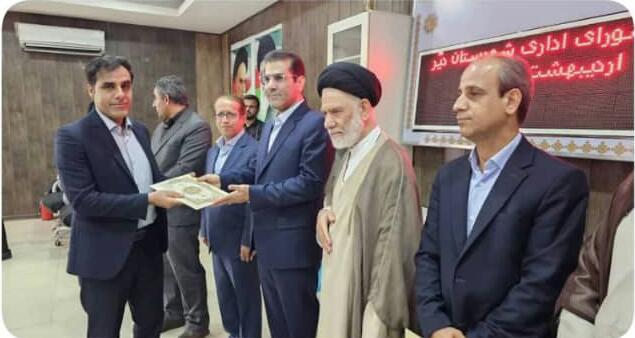دعوت بخشدار جوان آبدان از سرمایه گذاران برای سرمایهگذاری در بخش آبدان دعوت بخشدار جوان آبدان از سرمایه گذاران برای سرمایهگذاری در بخش آبدان