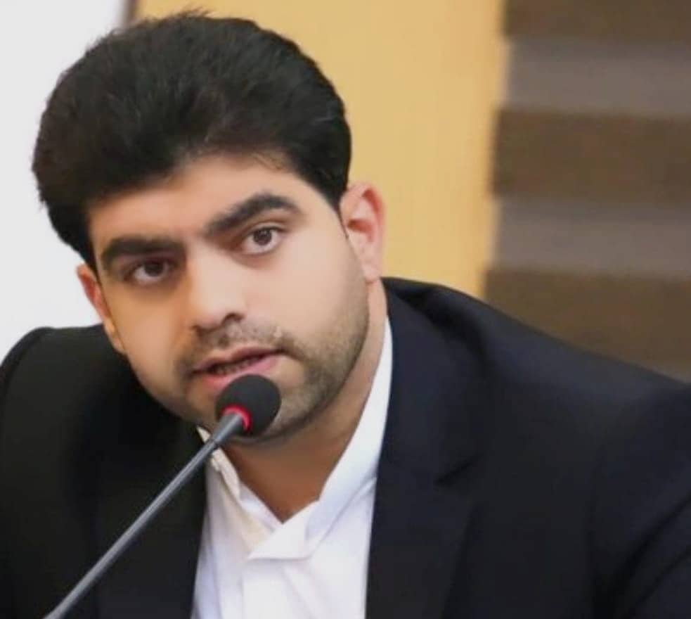 فرودگاه خارگ با تجهیزات نو آماده پشتیبانی شبانه روزی از صنعت نفت