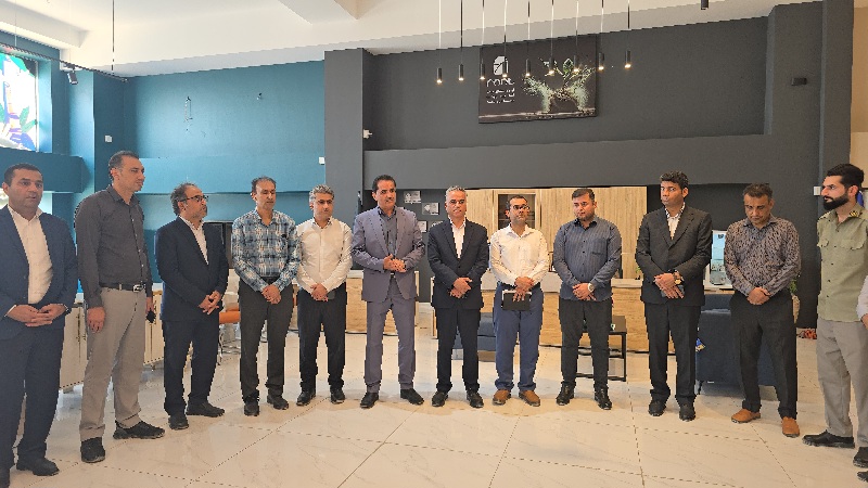 حمایت فرماندار کنگان از تولیدکنندگان داخلی؛ بازدید از مجموعه بزرگ مبلمان وحید