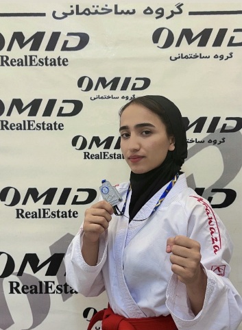 نسترن کاظمی؛ درخشش ورزشکار کنگانی در کاراته و صعود به مسابقات انتخابی تیم‌ملی