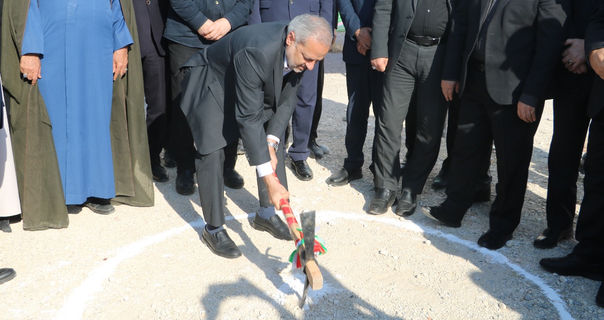 با حضور وزیر آموزش‌وپرورش؛ آیین کلنگ‌زنی دبیرستان زنده‌یاد حسن محمدزاده در شهر بنک برگزار شد
