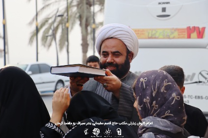 اعزام کاروان «مکتب حاج قاسم سلیمانی» از سیراف به کرمان با حضور و حمایت امام جمعه بخش سیراف
