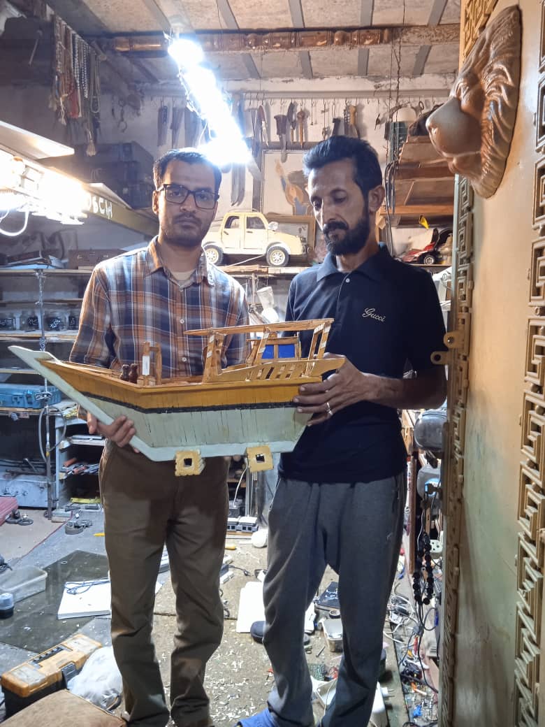 بازدید نماینده نابینایان شهرستان کنگان از کارگاه تولید عایق های چوبی و صنایع دستی بازدید نماینده نابینایان شهرستان کنگان از کارگاه تولید عایق های چوبی و صنایع دستی