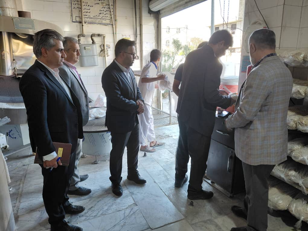 پلمب ۵ نانوایی و کشف بیش از ۱۵۰ کیسه آرد قاچاق در شهرستان عسلویه