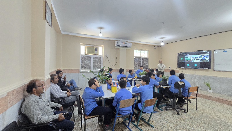 همزمان با سراسر کشور و با حضور آنلاین رئیس‌جمهور محترم؛  سیستم‌های هوشمند دبیرستان شهید محمد پرهیزکار کنگان رسماً راه‌اندازی شد