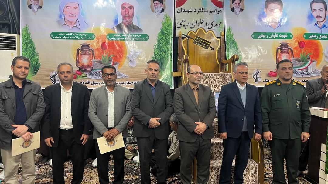 حضور فرماندار و مسئولان کنگان در مراسم سالگرد شهادت شهیدان ربیعی در شهر بنک همزمان با دهه حضور فرماندار و مسئولان کنگان در مراسم سالگرد شهادت شهیدان ربیعی در شهر بنک همزمان با دهه