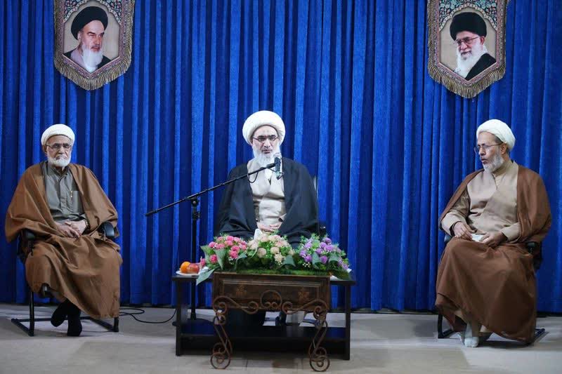 دیدار امام جمعه بوشهر با علمای اهلسنت استان دیدار امام جمعه بوشهر با علمای اهلسنت استان