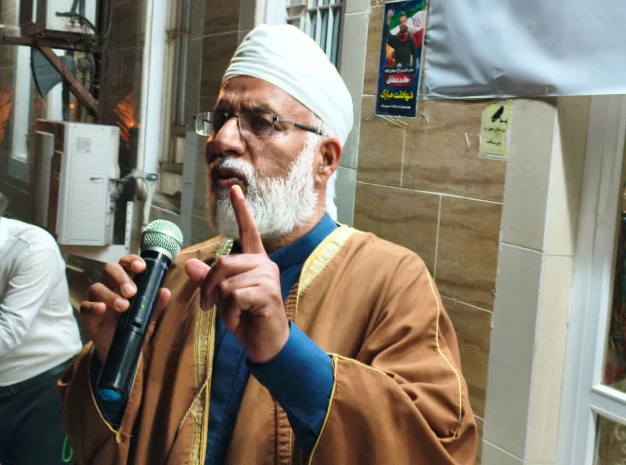 امام جمعه موقت اهل سنت کنگان؛چه شیعه و چه اهل سنت، جانمان را فدای وطن‌مان می‌کنیم