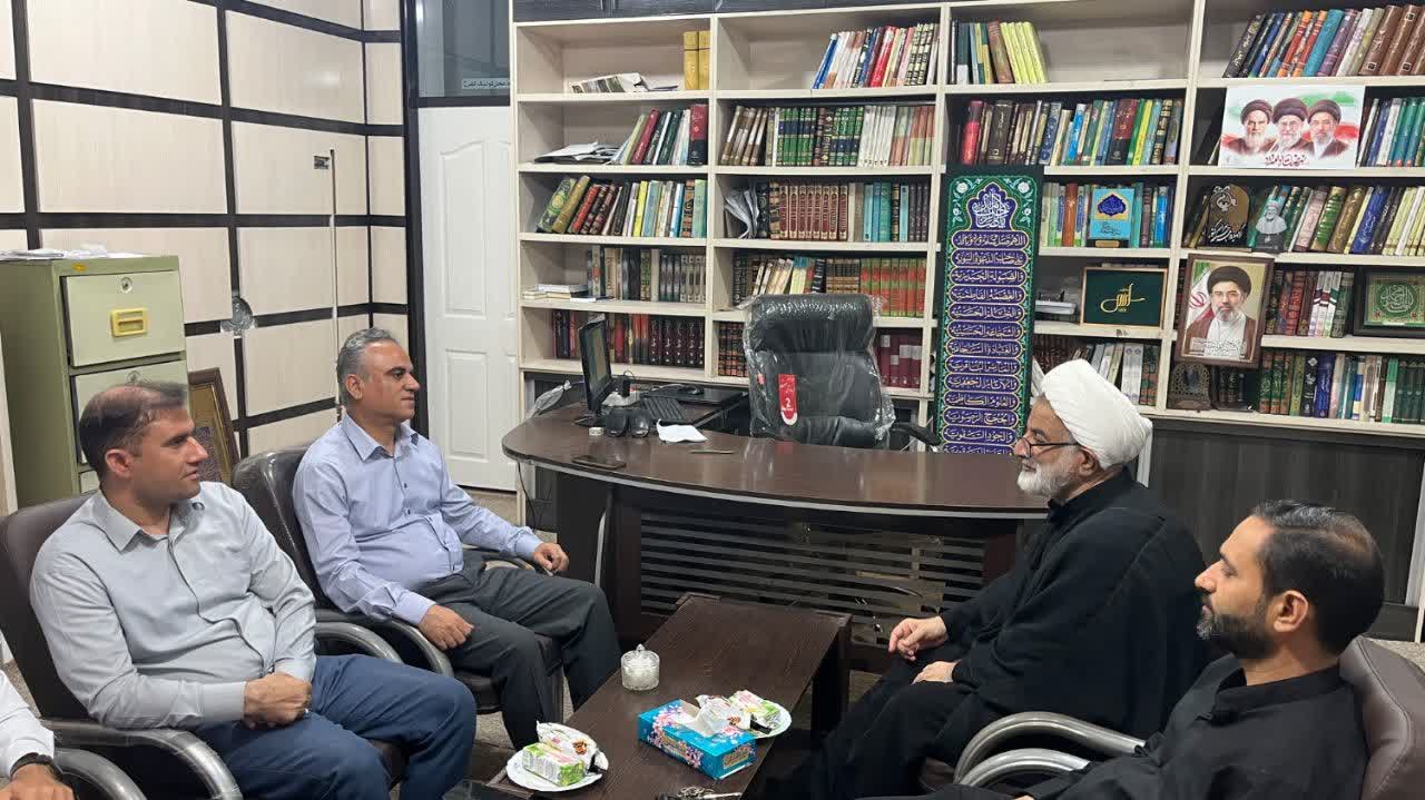 دیدار فرماندار شهرستان کنگان با امام جمعه شهرستان به مناسبت سالروز نخستین اقامه نماز جمعه