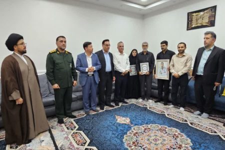 در آستانه روز پزشک؛ تجلیل از خانواده شهید دکتر اصل علوان با اهدای سند مالکیت