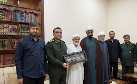 دیدار فرمانده سپاه کنگان با امام جمعه اهل‌سنت به مناسبت هفته وحدت